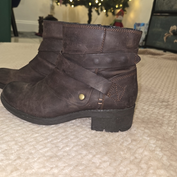 Clarks Women's Dark Brown Ankle Leather Boots with Side Zipper Size 8M - Picture 3 of 9